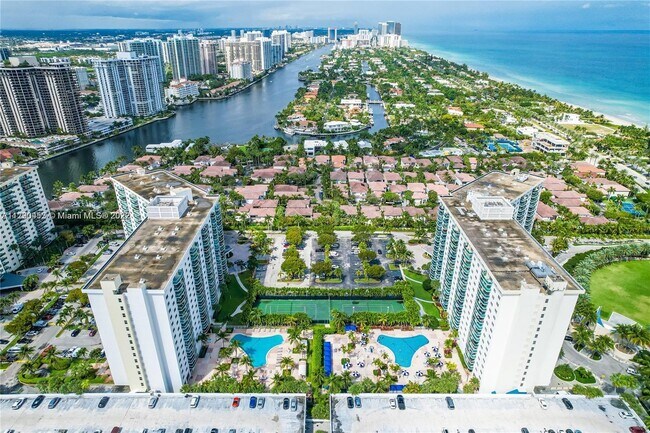 Foto del edificio - 19380 Collins Ave