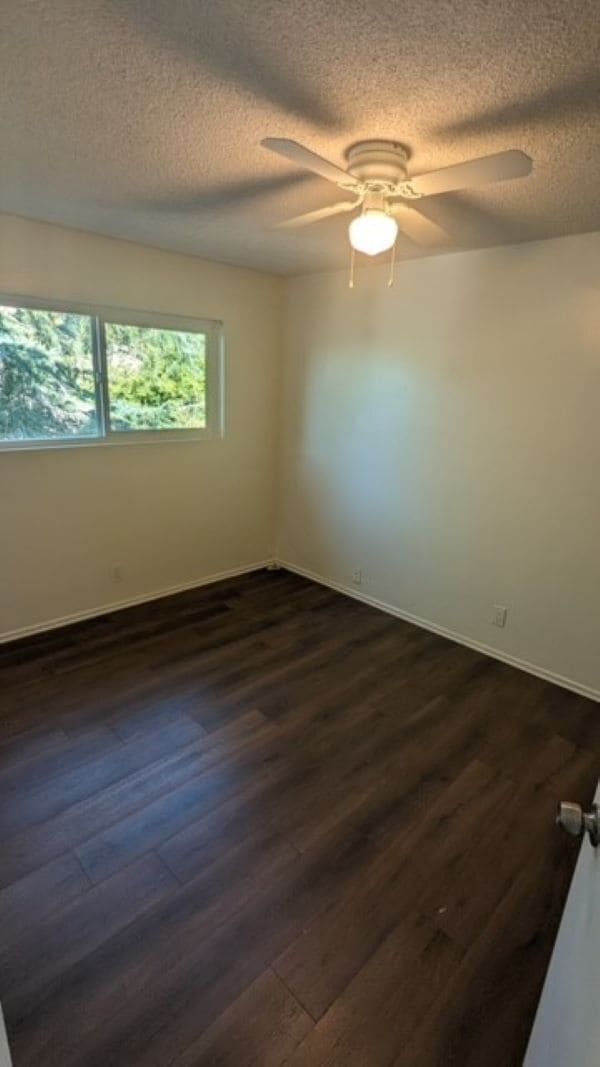 Foto del edificio - 10420 Commerce Ave