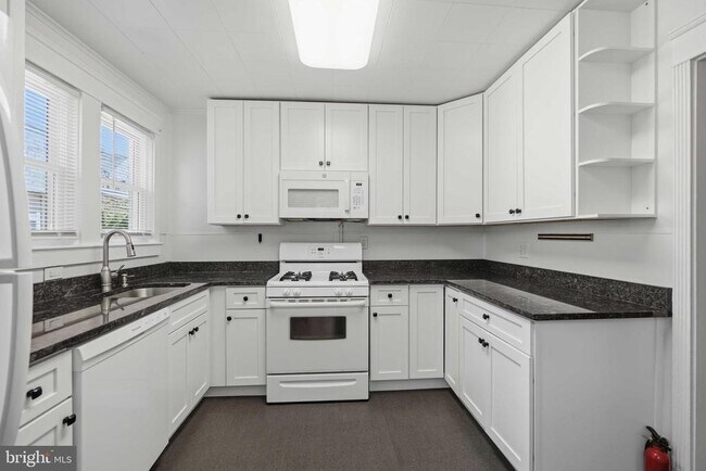 Foto del edificio - 3323 Tilden St