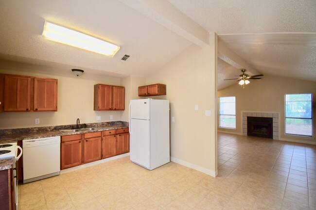 Building Photo - 2 Weeks FREE RENT!!! Charming 3 Bedroom, 2...