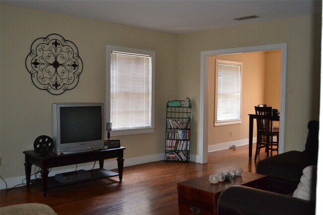 Foto del edificio - 1610 Ridgewood St