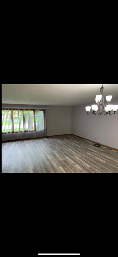 Primary Photo - 2275 N Cable Rd