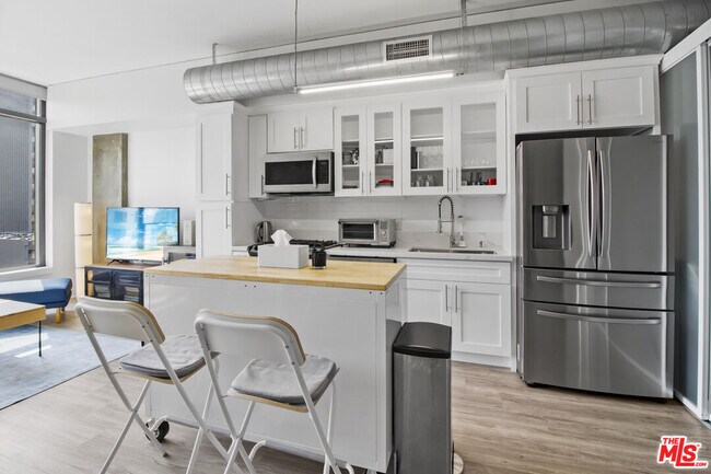 Foto del edificio - 1111 S Grand Ave