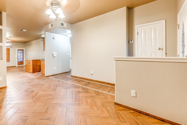 Building Photo - Home For Rent - Beautiful 3 Bedroom Home i...