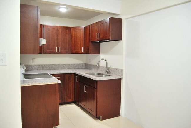 Building Photo - 3037 Kahaloa Dr