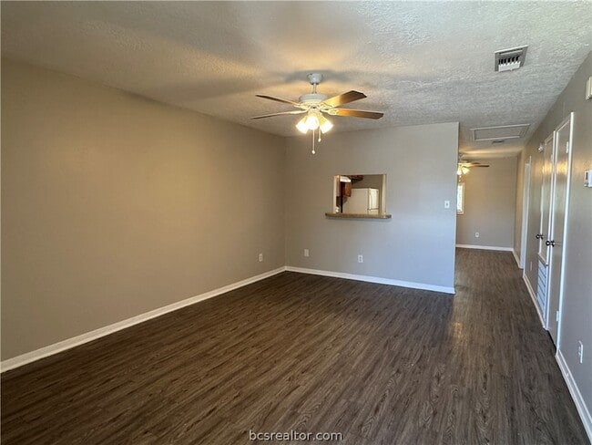Building Photo - 2000 Monito Way