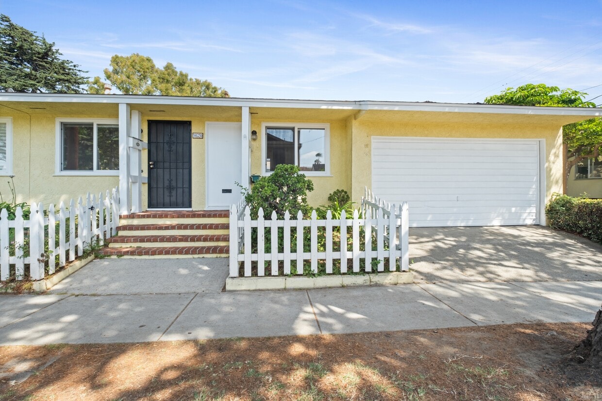 Primary Photo - 9620 Braddock Dr