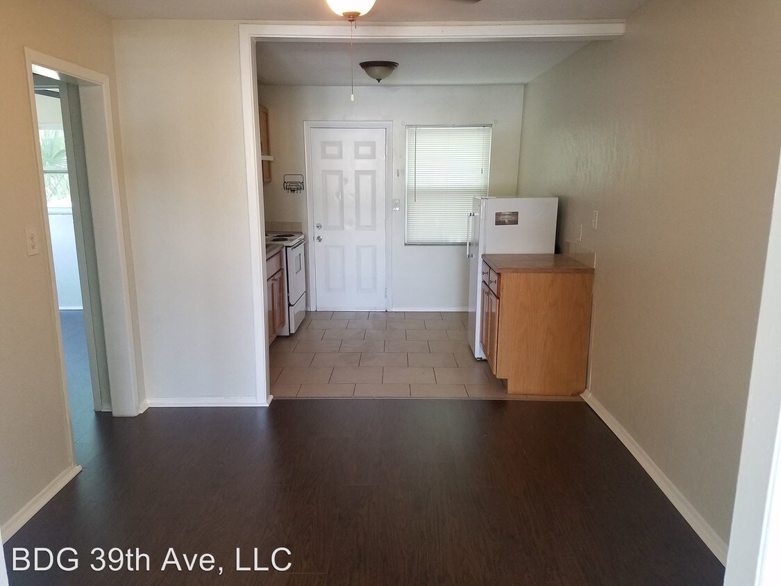 Building Photo - 427 39th Ave N