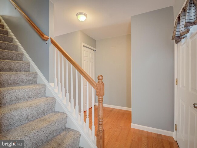 Foto del edificio - 8203 Stationhouse Ct