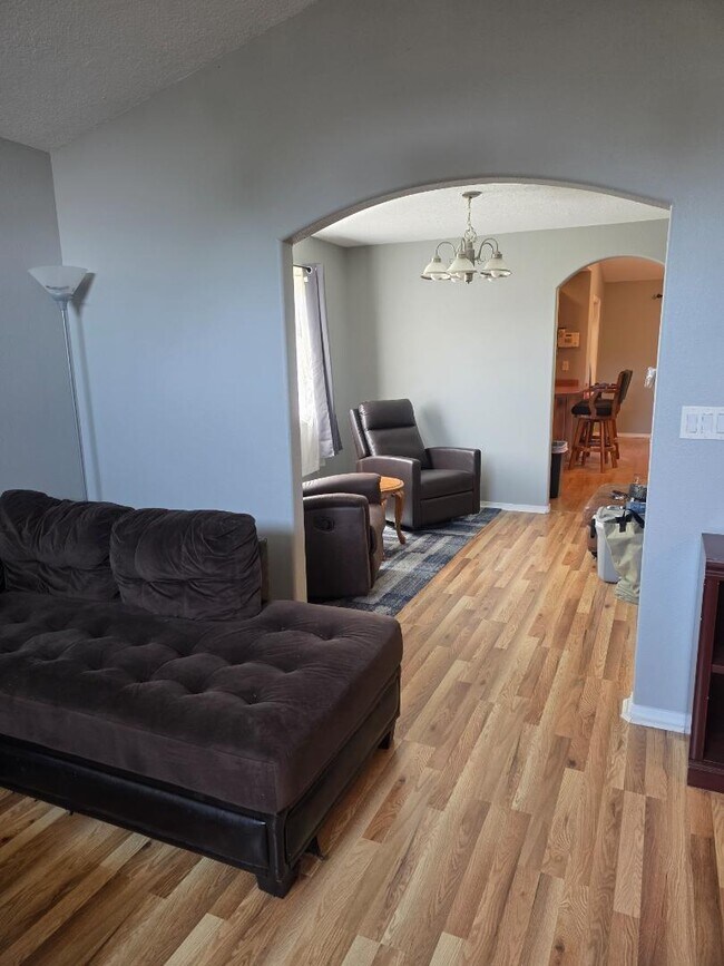 Foto del edificio - 8746 Box Elder St