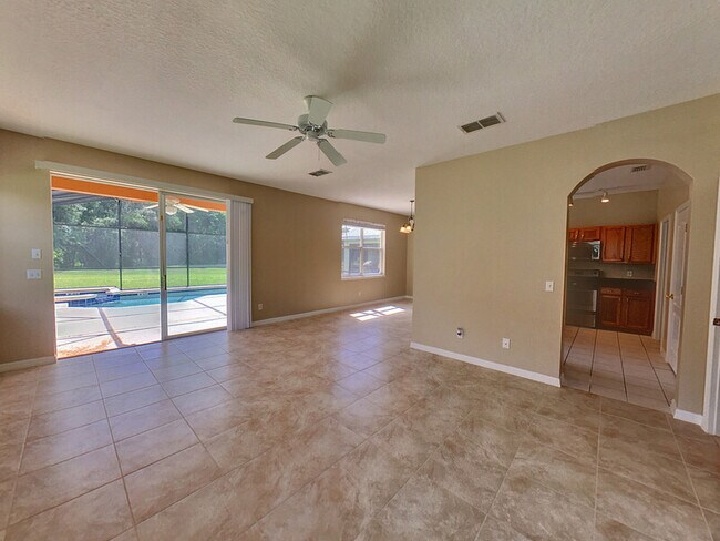 Building Photo - 124 Hammock Ct