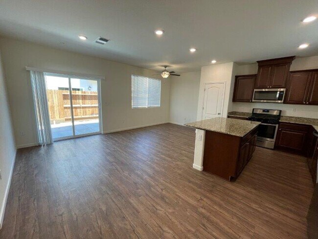 Foto del edificio - 5 Bedroom Close to Beale Air Force Base