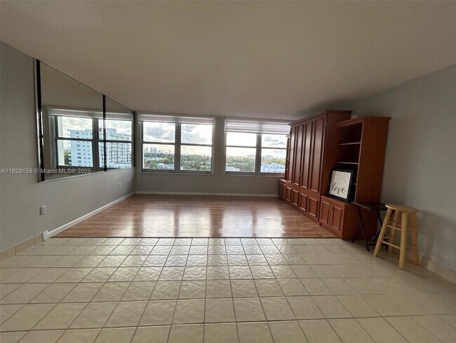 Foto del edificio - 2899 Collins Ave