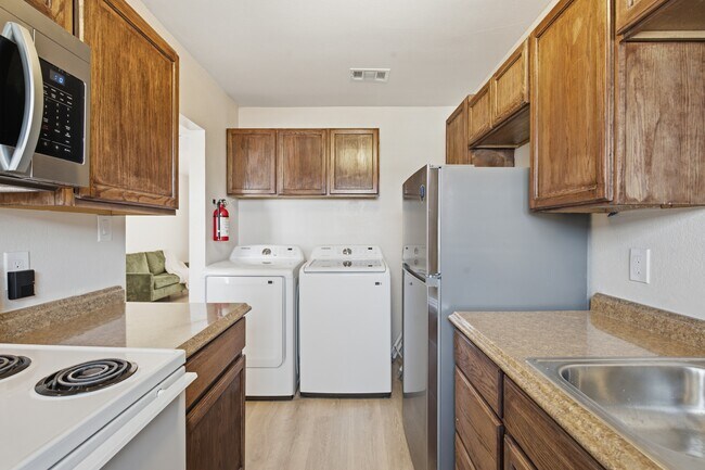 Foto del edificio - 4705 Shadylane Dr