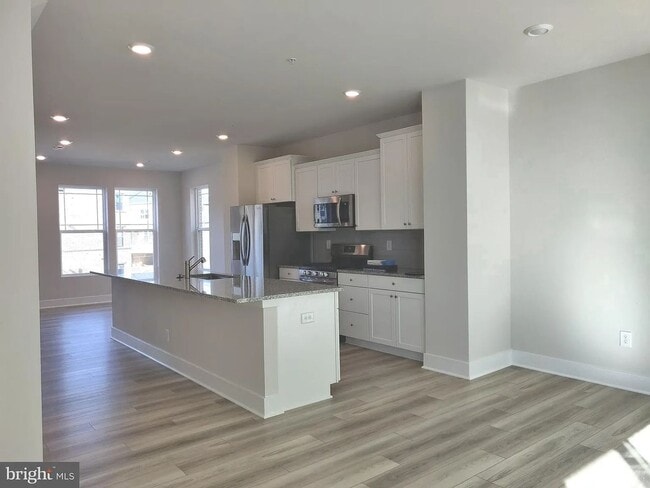 Foto del edificio - 6947 Farragut Dr