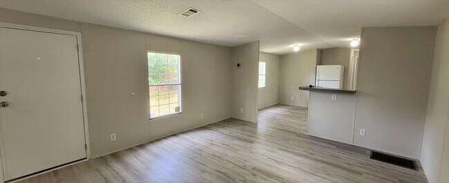 Foto del edificio - 2 Bedroom / 2 Bathroom Single Wide Callahan Mobile Home