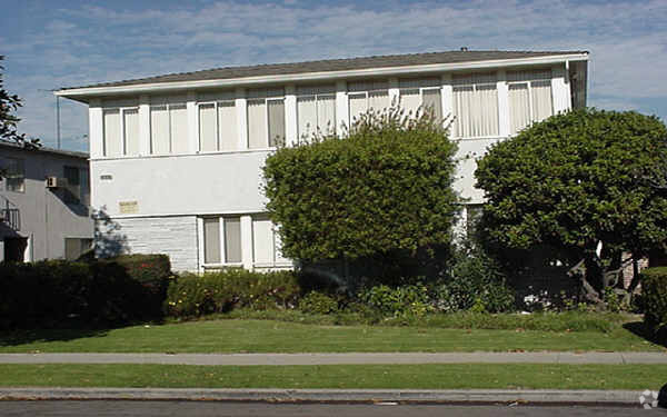 Primary Photo - 735 E Carson St