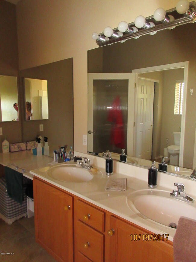 Building Photo - 2128 Sequoia Dr