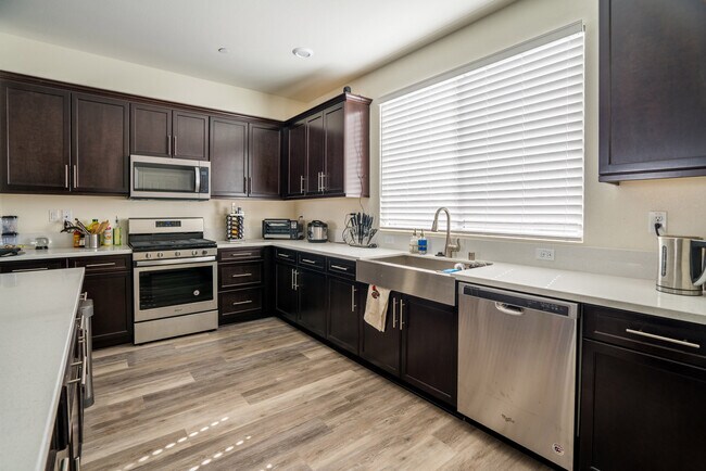 Foto del edificio - 14422 Strawberry Ln
