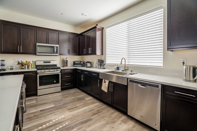 Building Photo - 14422 Strawberry Ln