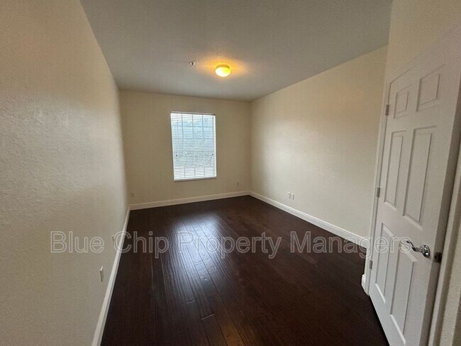 Building Photo - 6402 Cava Alta Dr