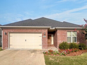 Building Photo - 28 Forest Valley Ln