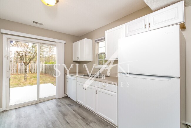 Building Photo - Prepare to fall in love with this 4 bedroo...