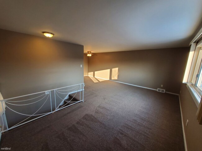 Building Photo - 3 br, 2 bath Duplex - 2141 Benson St Fl 2