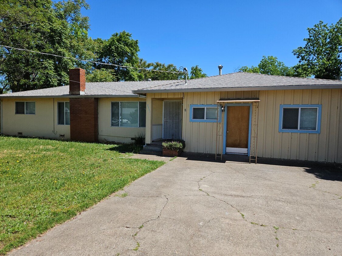 2841 Larkspur Ln, Redding, CA 96002 House Rental in Redding, CA