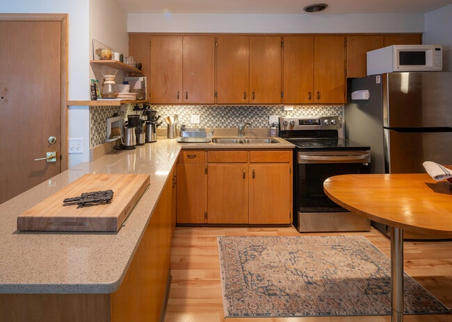 Building Photo - 2802 Arbor Dr