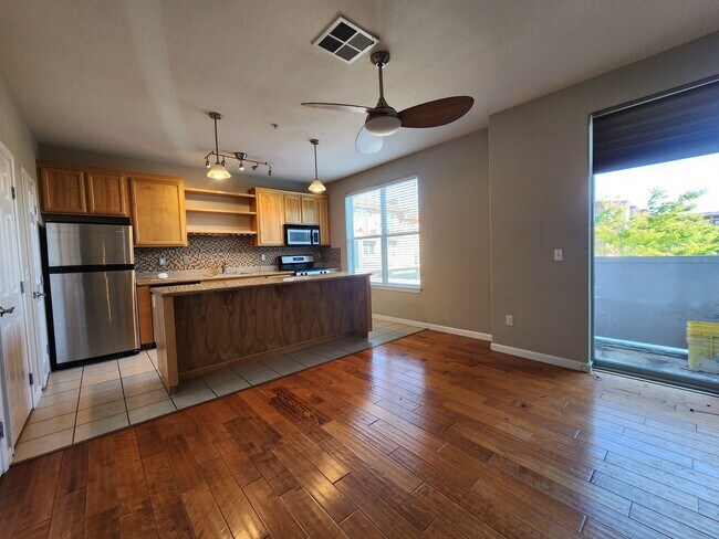 Foto del edificio - Modern 2BR/2.5BA Condo with Ensuite Bathro...