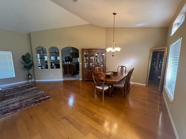 Building Photo - Fully Furnished Home In Desirable SW Neighbohood