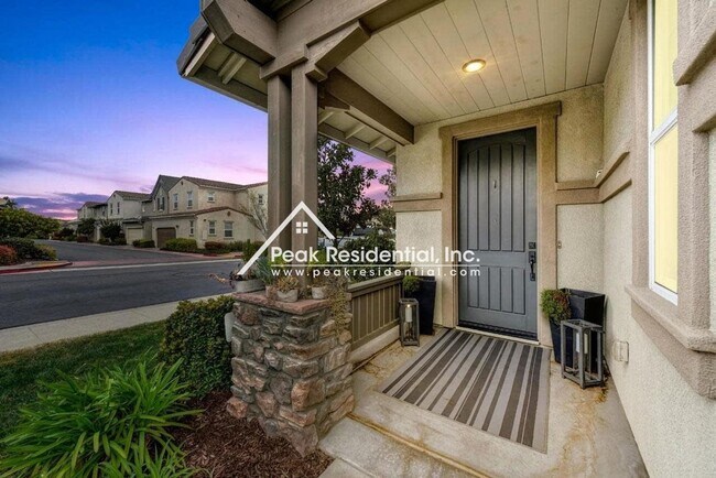 Building Photo - A Beautiful Folsom 4bd/3ba House with 2 Ca...