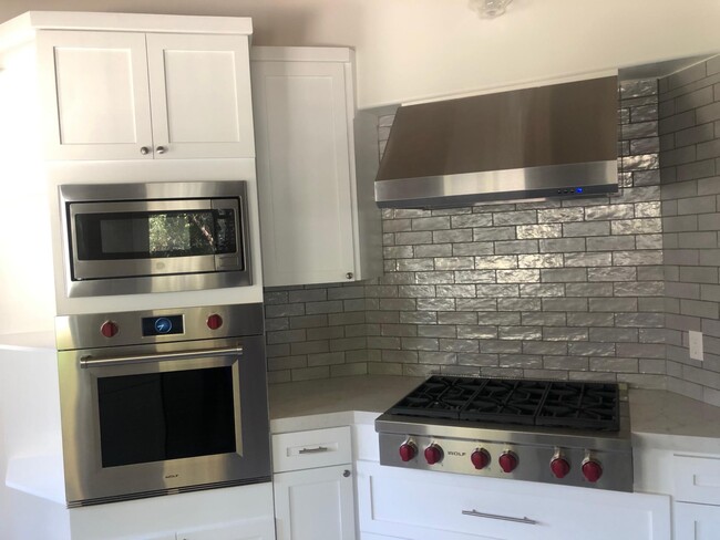 Main kitchen - 3908 Carpenter Ave