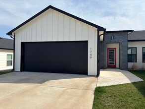 Building Photo - 1747-1749 S Hickory Creek Ct