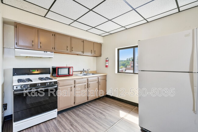 Building Photo - 751 Chartiers Ave