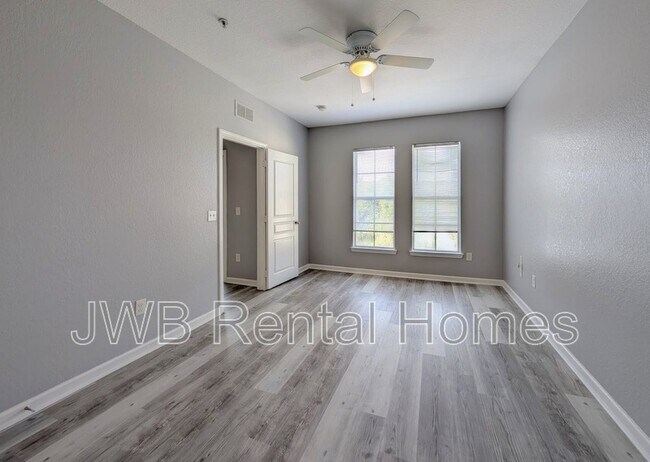 Foto del edificio - 8290 Gate Pkwy W