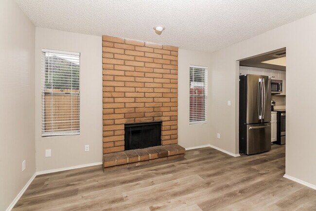 Building Photo - 1418 S Gecko Rd