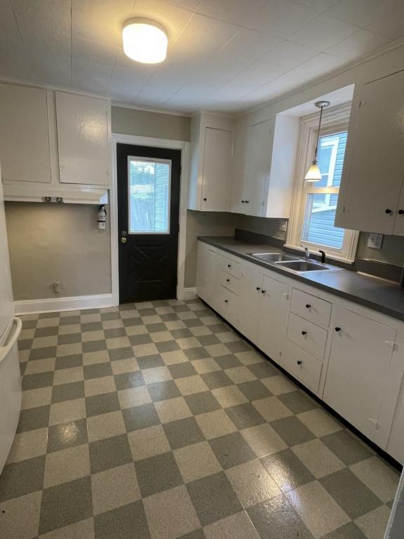 Building Photo - 427 Market St