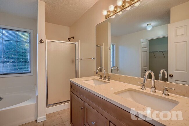 Foto del edificio - 4006 Cinnamon Fern Ln