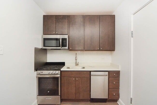 Building Photo - 2641.5 N Spaulding Ave