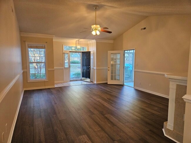 Foto del edificio - 6607 Earnhardt Dr