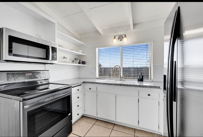 Foto del edificio - 920 Raintree Pl