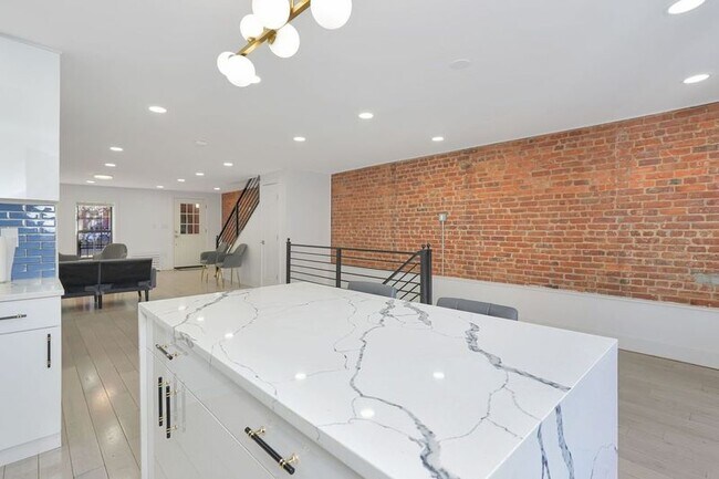 Building Photo - 214 Patchen Ave