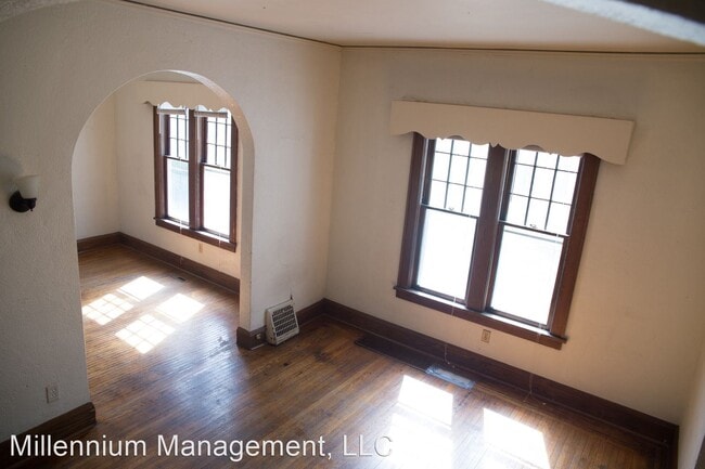 Building Photo - 6 br, 2 bath House - 911 E River Road
