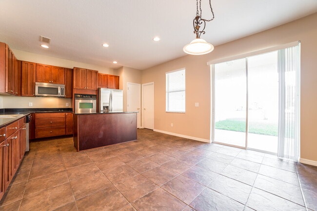 Building Photo - 2302 Abey Blanco Dr