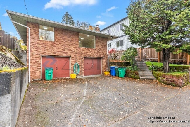 Building Photo - 242 NE 61st Ave