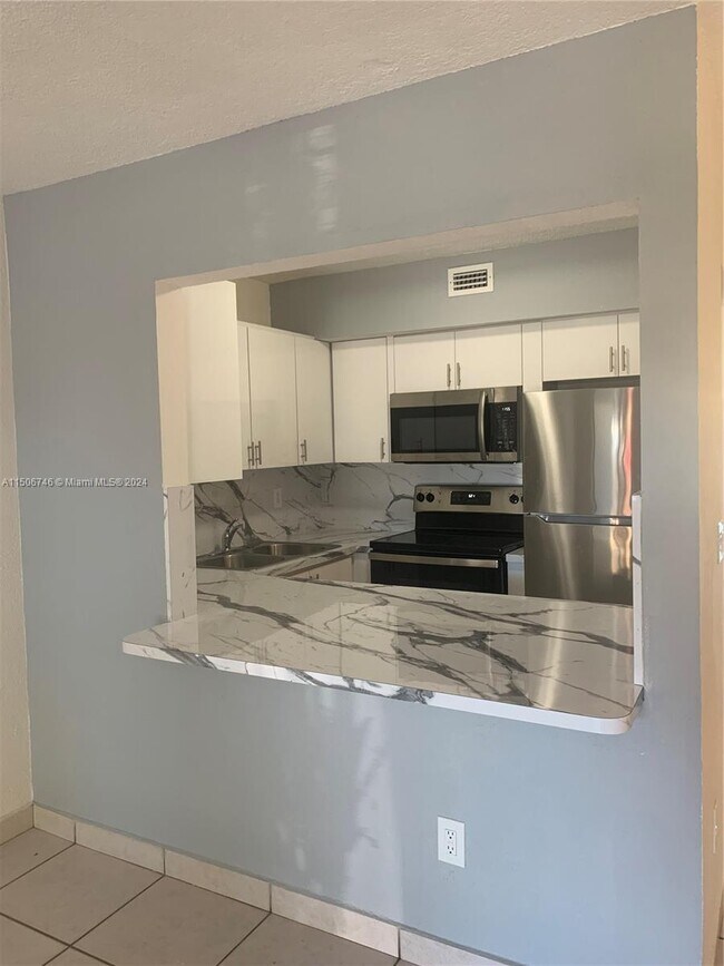 Building Photo - 2710 W 66th St