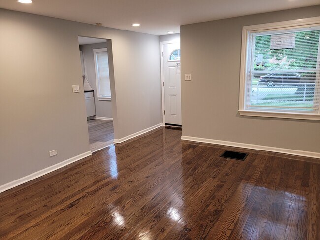 Foto del edificio - 8617 S Bennett Ave