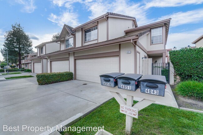 Building Photo - 3 br, 2.5 bath House - 4051 Sunset Terrace